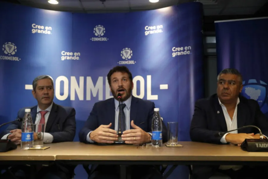 Directivos de Conmebol en conferencia de prensa