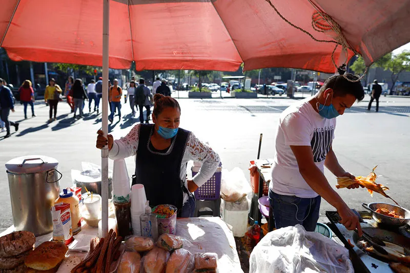 Comerciantes vendiendo en las calles