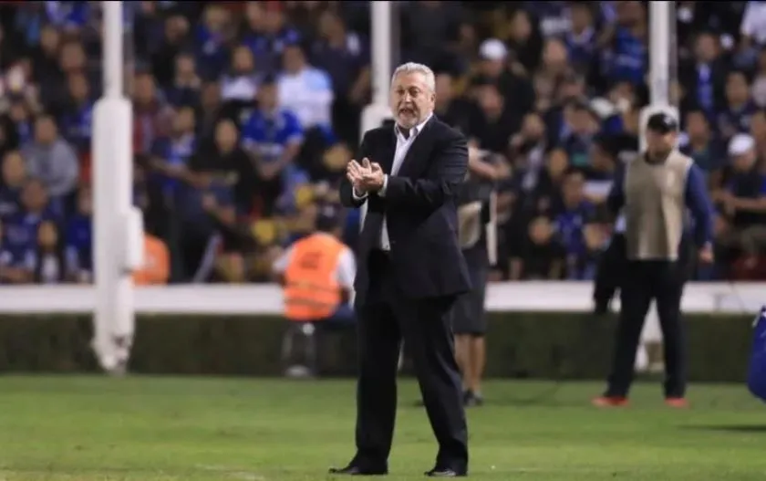 Víctor Manuel Vucetich apoya a sus jugadores