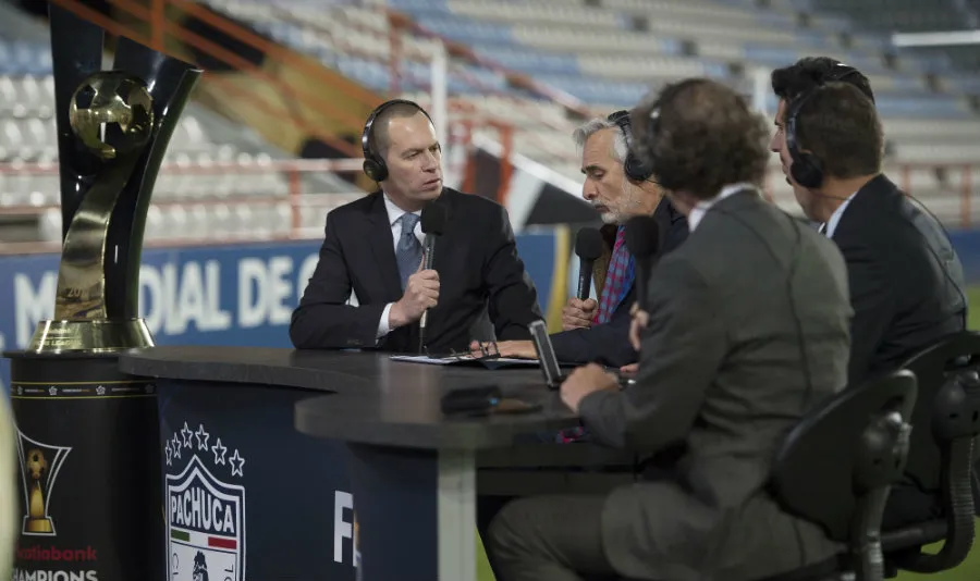 André Marín durante una transmisión de Fox Sports