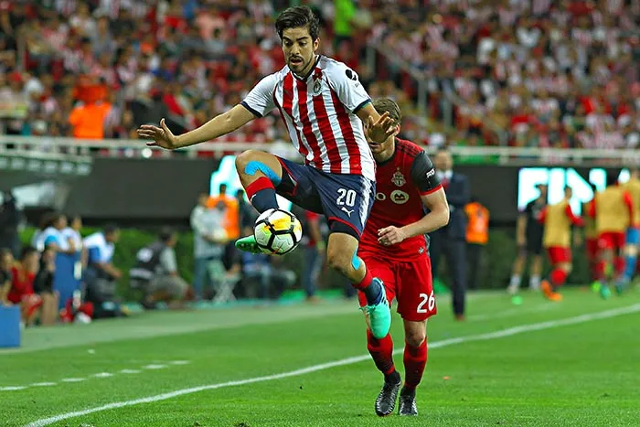 Pizarro, en su etapa en Chivas
