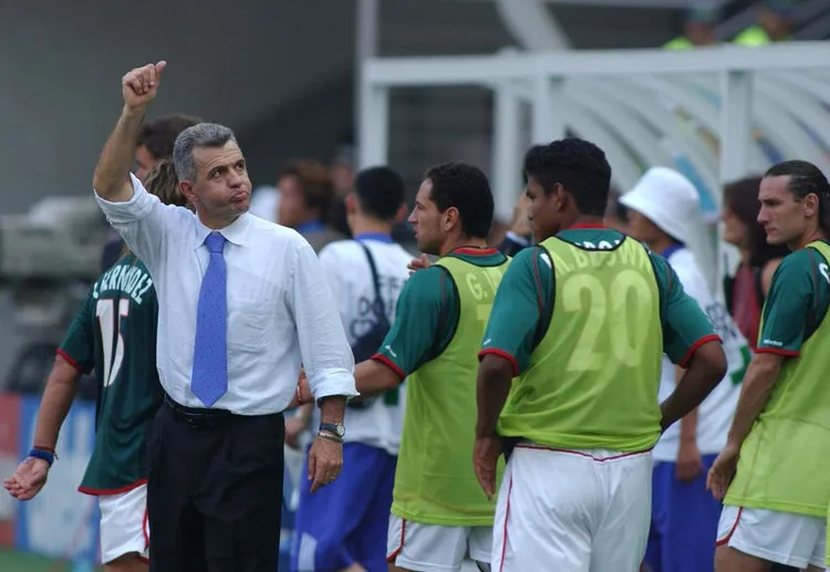 Javier Aguirre dirigiendo a la Selección Mexicana