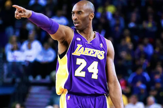 AP Kobe Bryant en partido de los Lakers