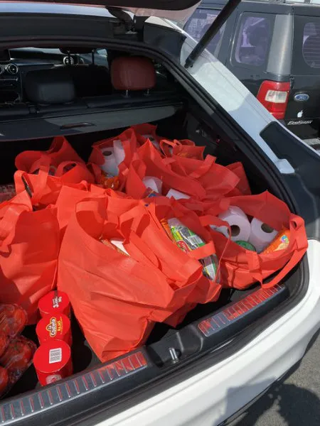 TWITTER @sebafassi1 Despensa repartida por Sebastián Fassi