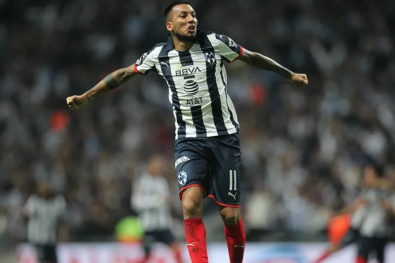 Leonel Vangioni celebra un gol