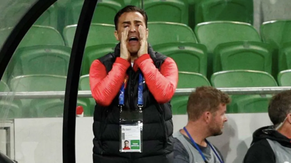 Cannavaro dando indicaciones