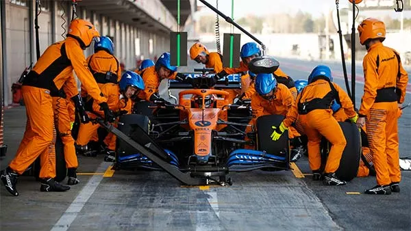 TWITTER @MCLAREN El equipo durante una competencia