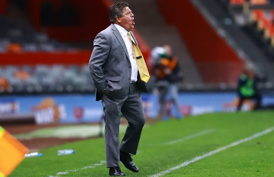 IMAGO7 Miguel Herrera durante un partido con América