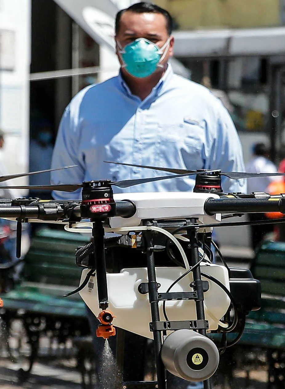 Renán Barrera, alcalde de Mérida, presenta un dron