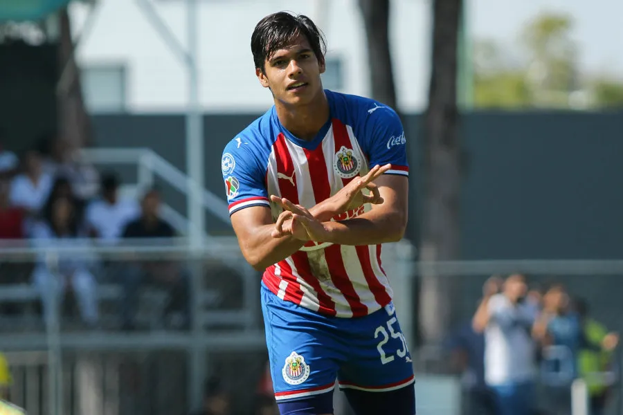 Luis Fernando Puente celebrando un gol
