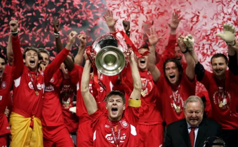 Gerrard, tras conquistar la Champions en 2005