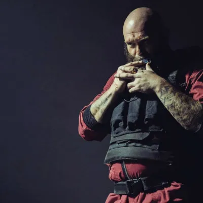 'Helsinki' tocando la armónica