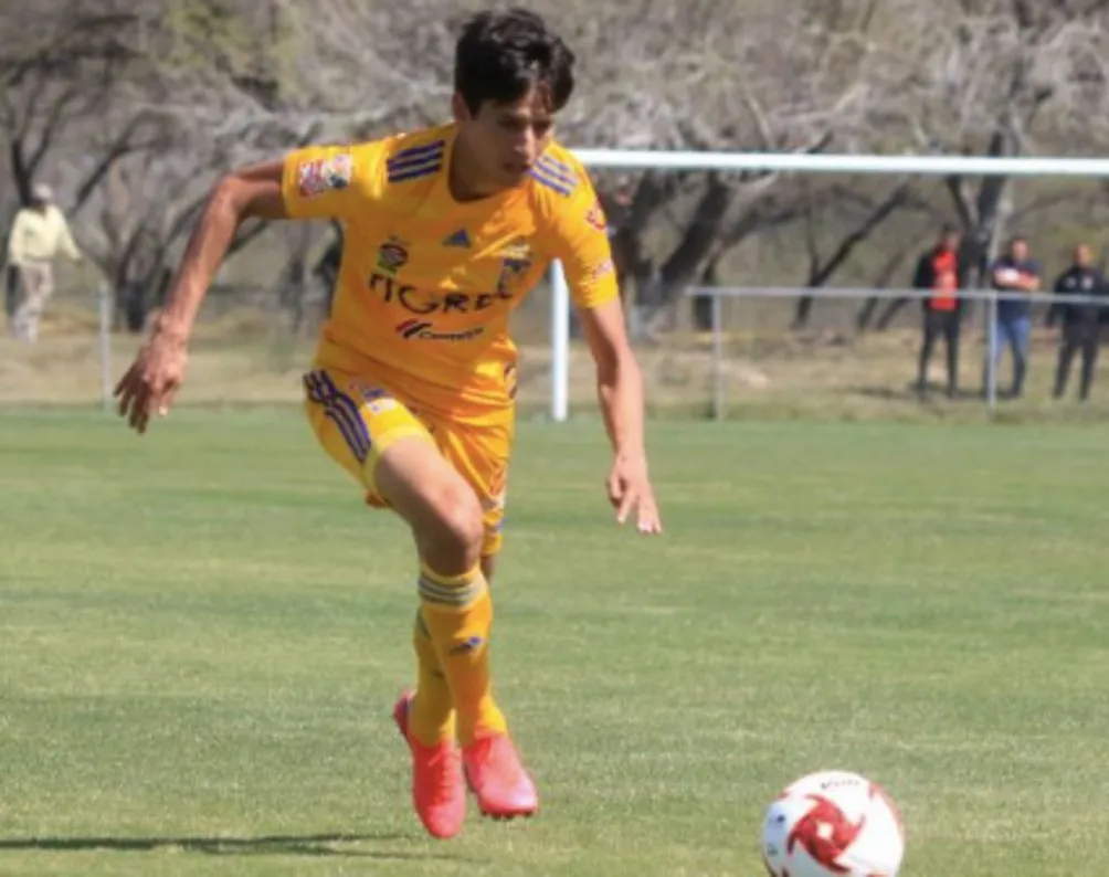 Damm en un juego con el equipo Sub-20