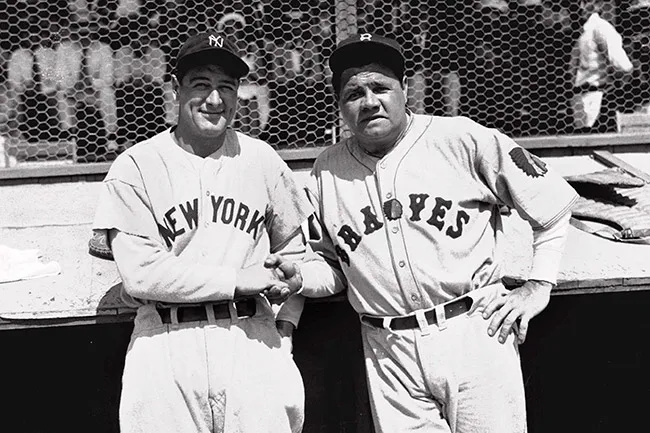 AP Gehrig posa junto a Ruth