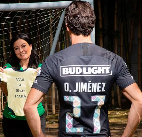 El guardameta y su esposa comparten la noticia