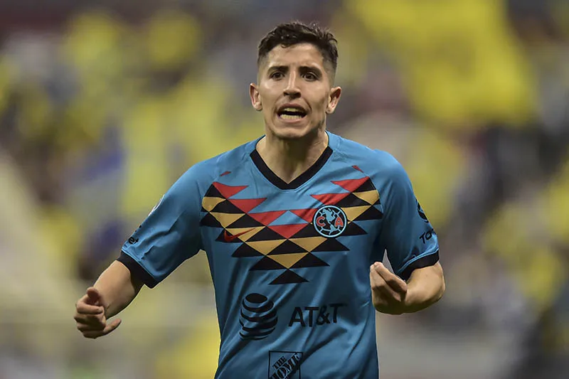 Cáseres reclama una decisión en un duelo del América