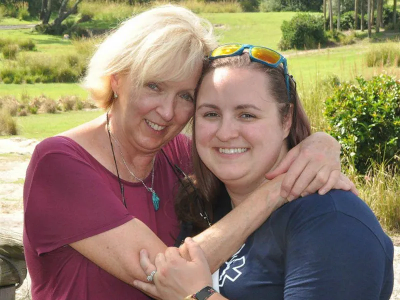 TWITTER:@KELSEYKERR Kelsey Kerr con su mamá