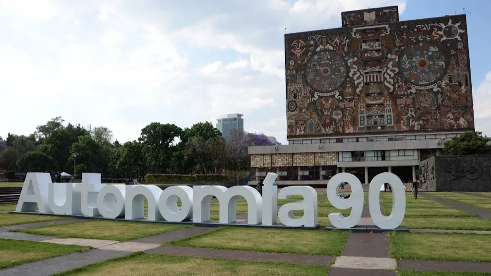 EFE Los servicios administrativos de la UNAM tendrán que esperar