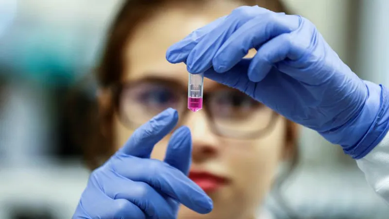 EFE Doctora con vacuna