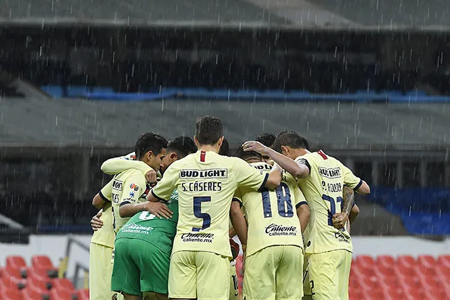 IMAGO7 Jugadores de América, en charla previo a un partido