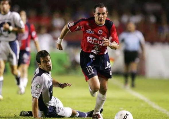 Cuauhtémoc Blanco dejó un hombre en el camino