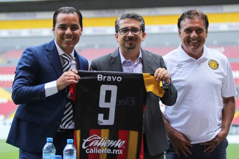 Alberto Castellanos en la presentación de Omar Bravo