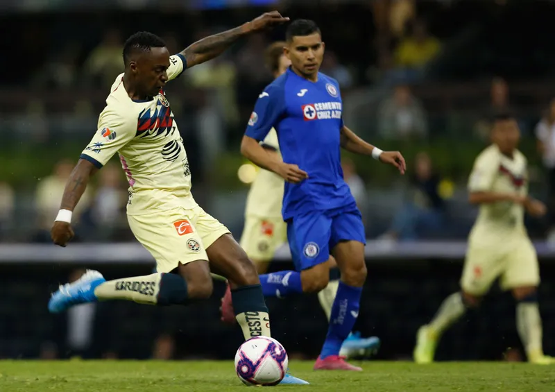 Renato, durante un partido América vs Cruz Azul