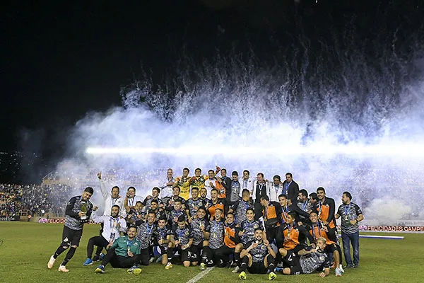 La celebración de Alebrijes tras el título del Apertura 2019
