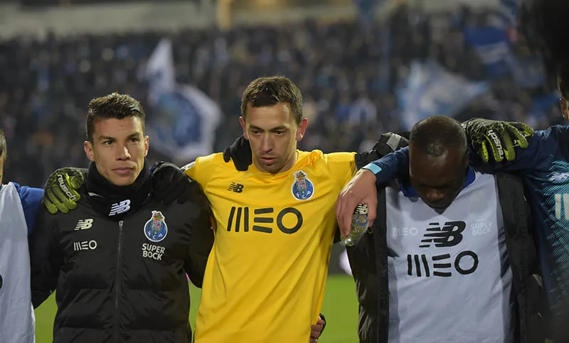 FACEBOOK @FCPORTO Mateus Uribe y Marchesín previo a un duelo del Porto