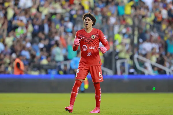 Memo Ochoa en partido con el América