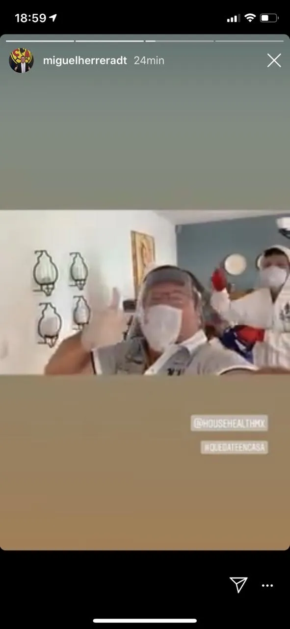 INSTAGRAM @miguelherreradt Saludo del Piojo Herrera con el cubrebocas
