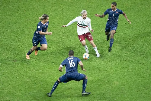 El mediocampista representará a México en el torneo de videojuegos