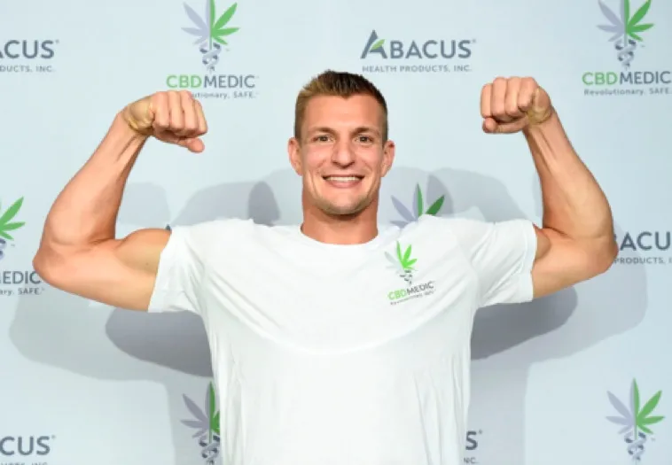 Gronk posa para las cámaras