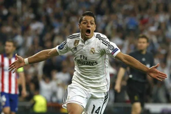 Chicharito celebra el gol al Atlético de Madrid