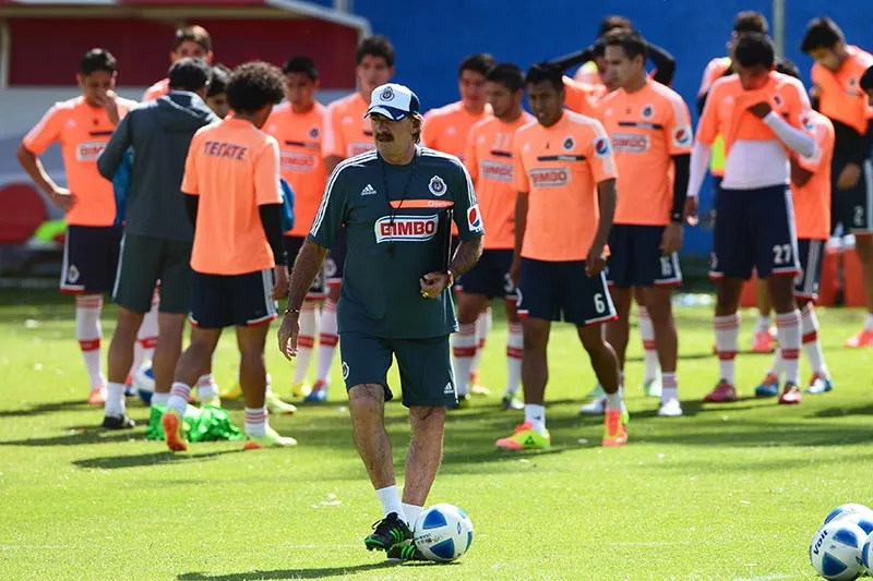 El técnico en su paso por Chivas