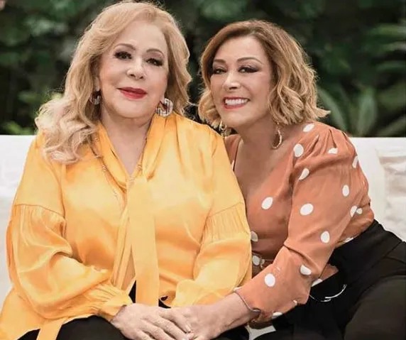 INSTAGRAM:@SILVIAPINALMX Silvia Pinal y su hija Sylvia Pasquel