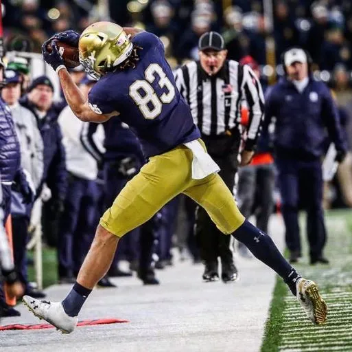 TWITTER @CHASECLAYPOOL Chase Claypool en un juego con Notre Dame