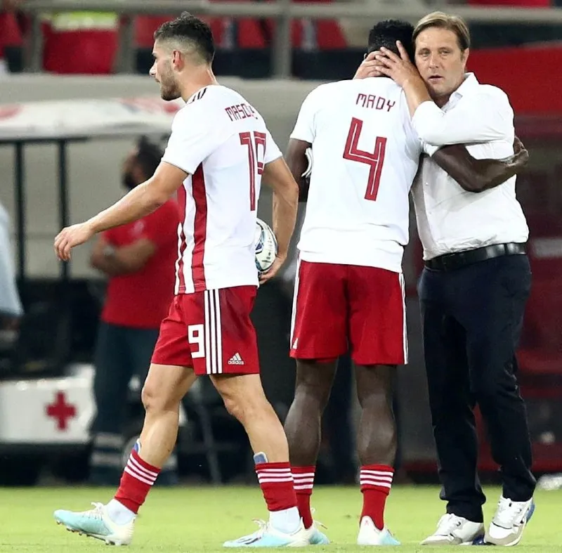 TWITTER @OLYMPIACOSFC Jugadores de Olympiacos durante un partido