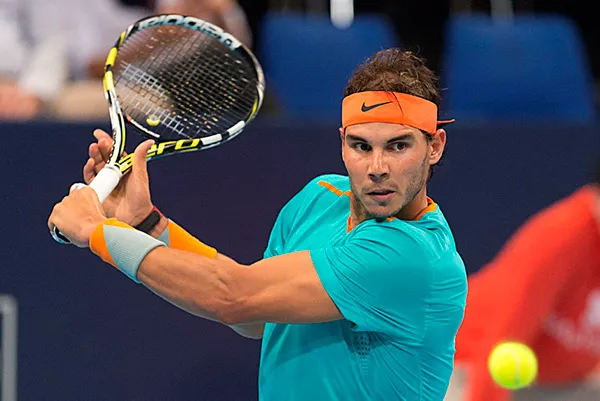 AP Nadal observa el viaje de la bola