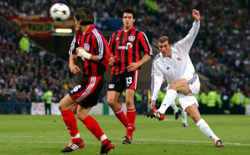 Zinedine Zidane en Final de la Champions 2002