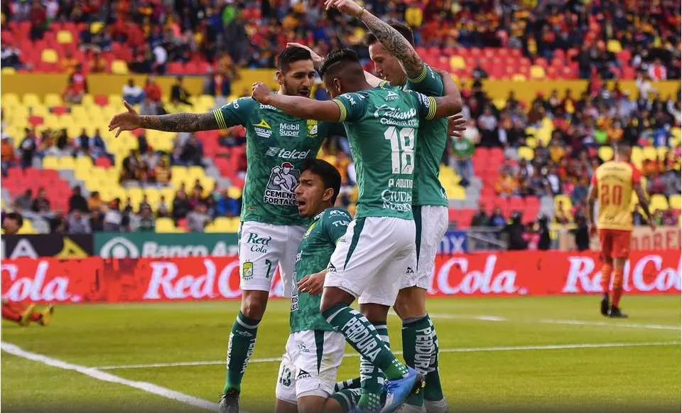 León festejando un gol en Morelia