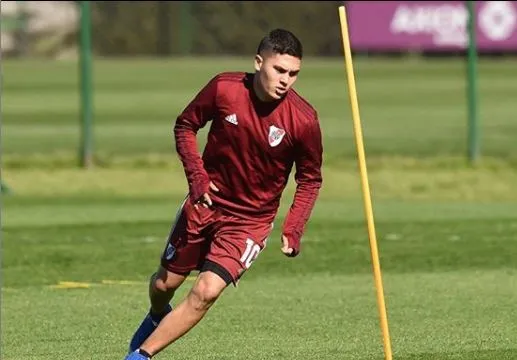 Juanfer Quintero en un entrenamiento con River