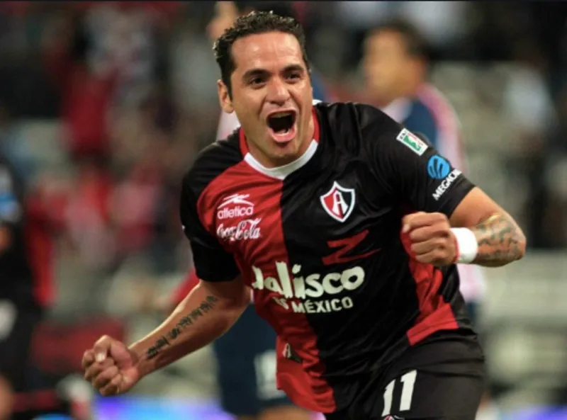 Daniel Osorno en un partido con Atlas