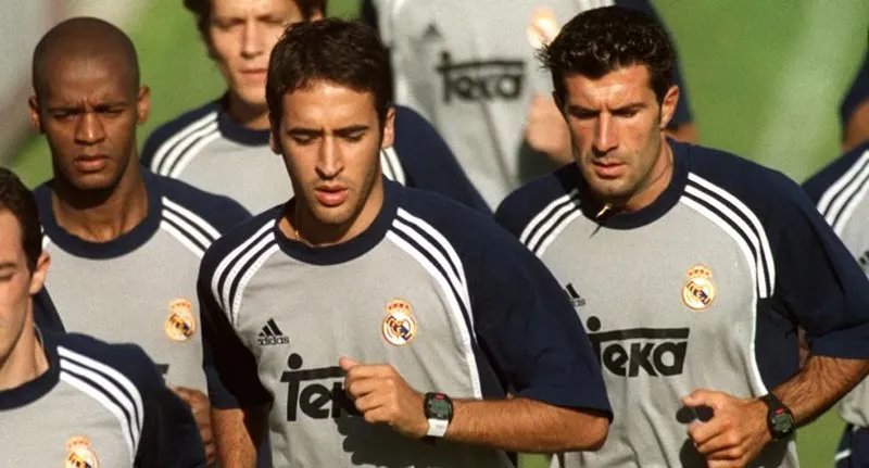 Figo y Raúl durante un entrenamiento con el Real Madrid