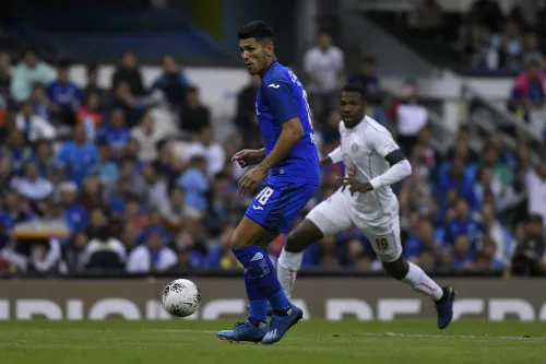 IMAGO7 El delantero explotó y aventó el control del PS4