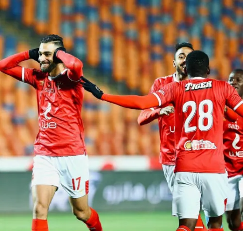 Jugadores del cuadro egipcio celebran durante un partido