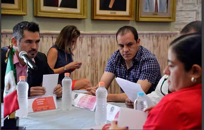 Blanco y Serrato, en una mesa de trabajo