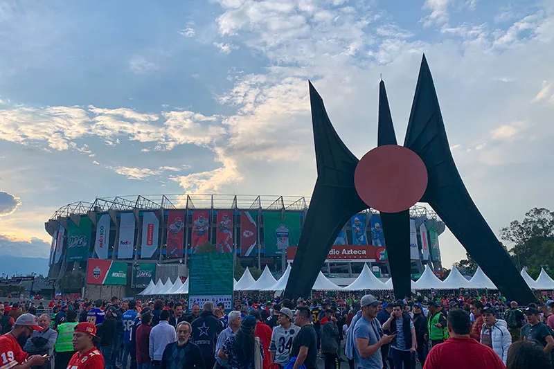 El Estadio Azteca previo al encuentro de la NFL en México del año pasado