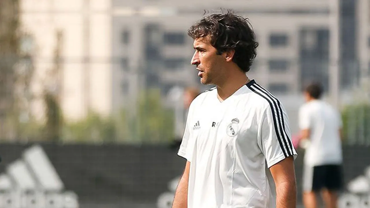 TWITTER @LAFABRICACRM Raúl González en los entrenamientos del Real Madrid Castilla