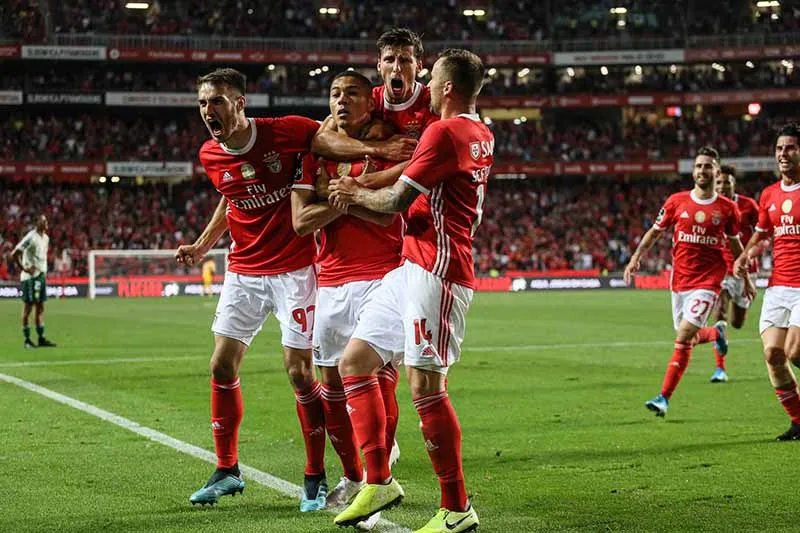 Carlos Vinícius celebra una anotación en la Liga